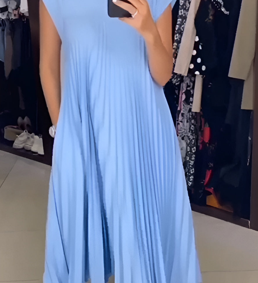 SIMONE | LAHKA IN FINO PLISIRANA OBLEKA